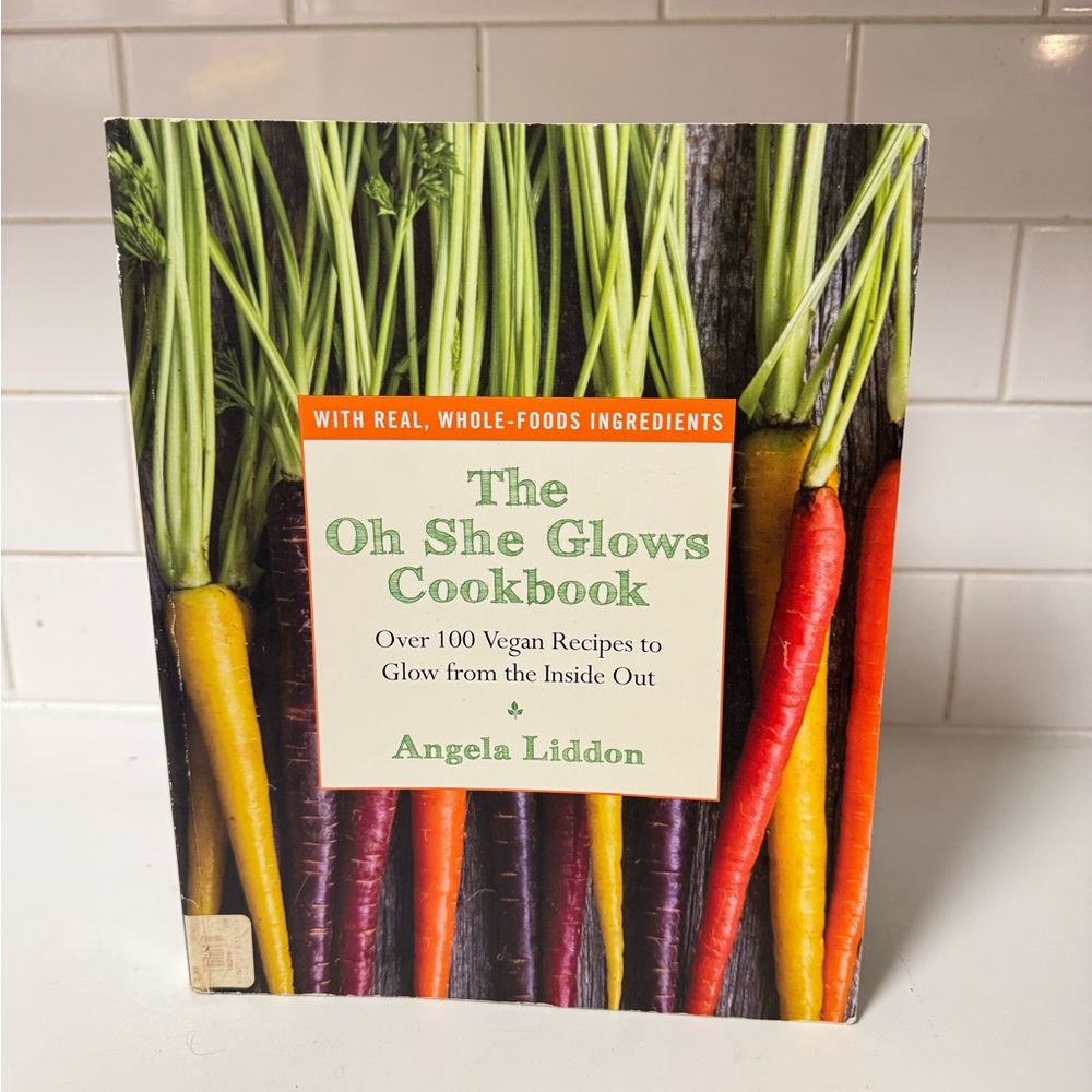 The Oh She Glows Cookbook by - Multicolor
